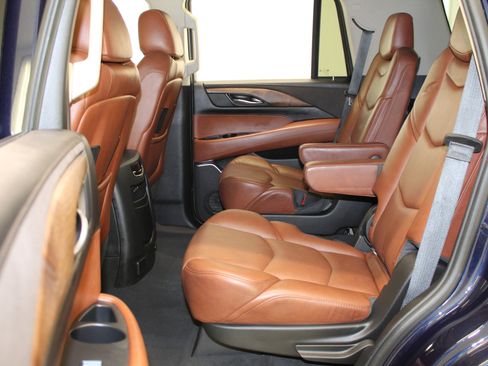 Used 2018 Cadillac Escalade Luxury image 38