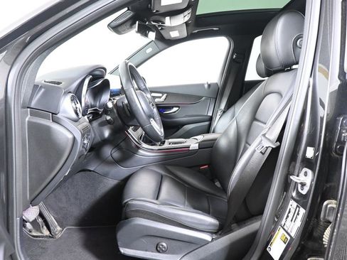 Used 2022 Mercedes-Benz GLC 300 4MATIC image 3