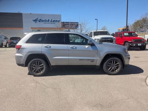 Used 2016 Jeep Grand Cherokee Laredo 75th Anniversary image 6