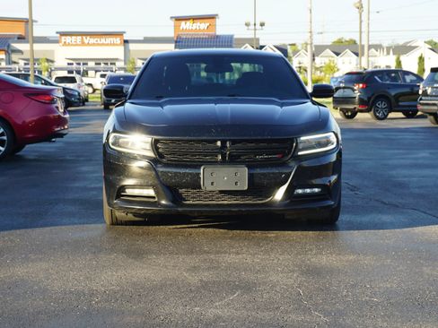 Used 2015 Dodge Charger SXT RWD image 2
