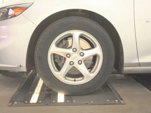 Used 2018 Chevrolet Malibu LS image 9