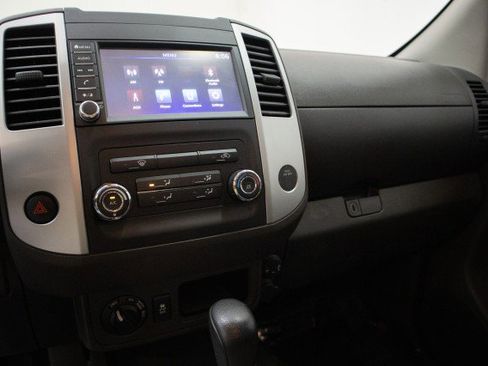Used 2020 Nissan Frontier SV w/ SV Utility Package image 17