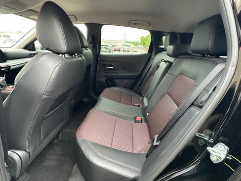 New 2025 Nissan Kicks SR image 10