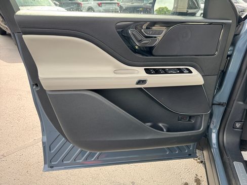 New 2026 Lincoln Aviator AWD image 23