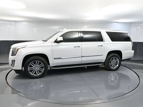 Used 2017 Cadillac Escalade ESV 4WD image 10