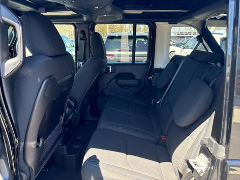 Used 2024 Jeep Wrangler Unlimited Rubicon 4xe w/ Convenience Group AWD/4WD image 11