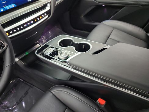 Used 2025 Cadillac Lyriq Luxury AWD/4WD image 11
