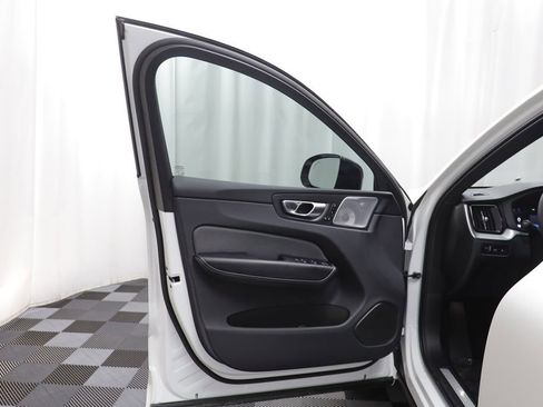 Used 2022 Volvo XC60 T8 R-Design w/ Advanced Package image 5