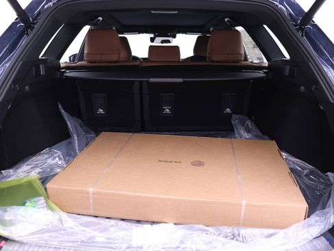 New 2025 Toyota Crown Signia Limited image 14