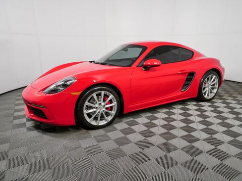 Used 2018 Porsche 718 Cayman RWD image 2