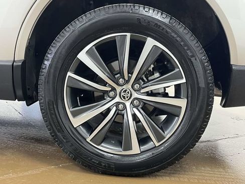 Used 2021 Toyota Venza LE w/ Carpet Mat Package (TMS) AWD/4WD image 11