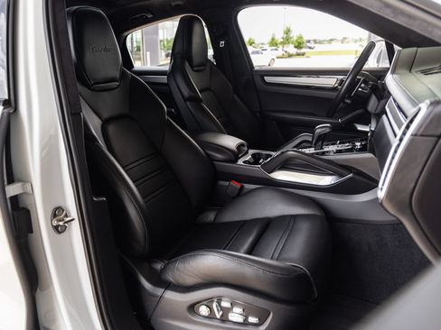 Certified 2020 Porsche Cayenne Turbo AWD/4WD image 48