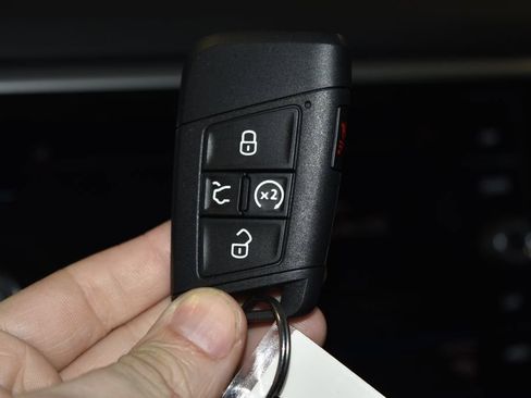 Used 2023 Volkswagen Atlas SE image 17