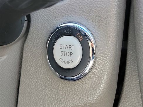 Used 2015 INFINITI Q40 w/ Moonroof Package image 27