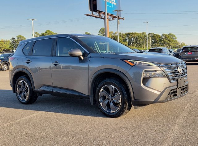Used 2025 Nissan Rogue SV FWD image 4