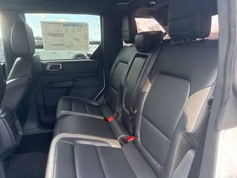 Used 2025 Ford Bronco Outer Banks AWD/4WD image 21
