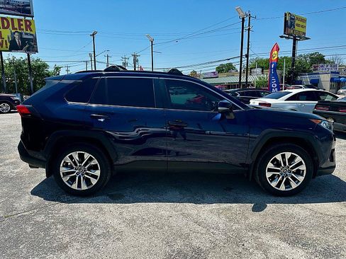 Used 2019 Toyota RAV4 XLE Premium FWD image 6