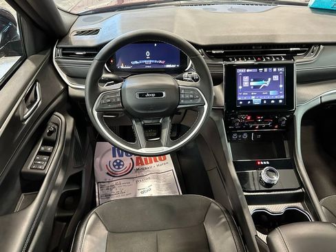 Used 2024 Jeep Grand Cherokee Altitude image 25