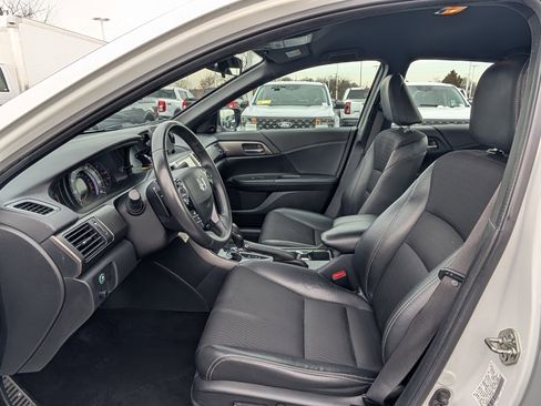 Used 2016 Honda Accord Sport image 9