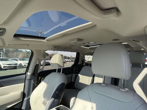 New 2026 Kia Carnival SX Prestige FWD image 2