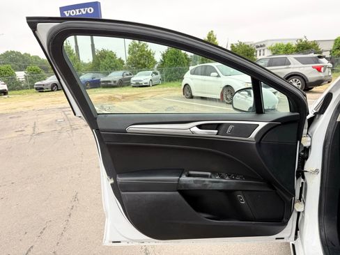 Used 2019 Ford Fusion SE FWD image 10