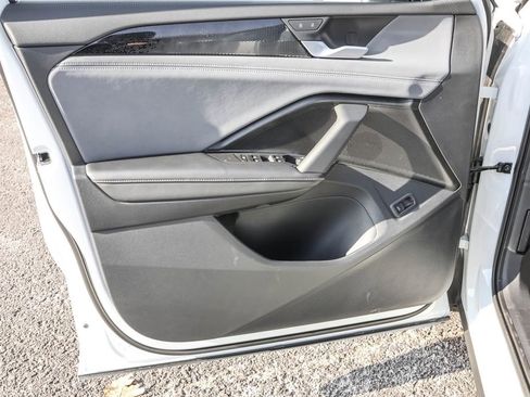 New 2025 Volkswagen Tiguan SE R-Line image 30