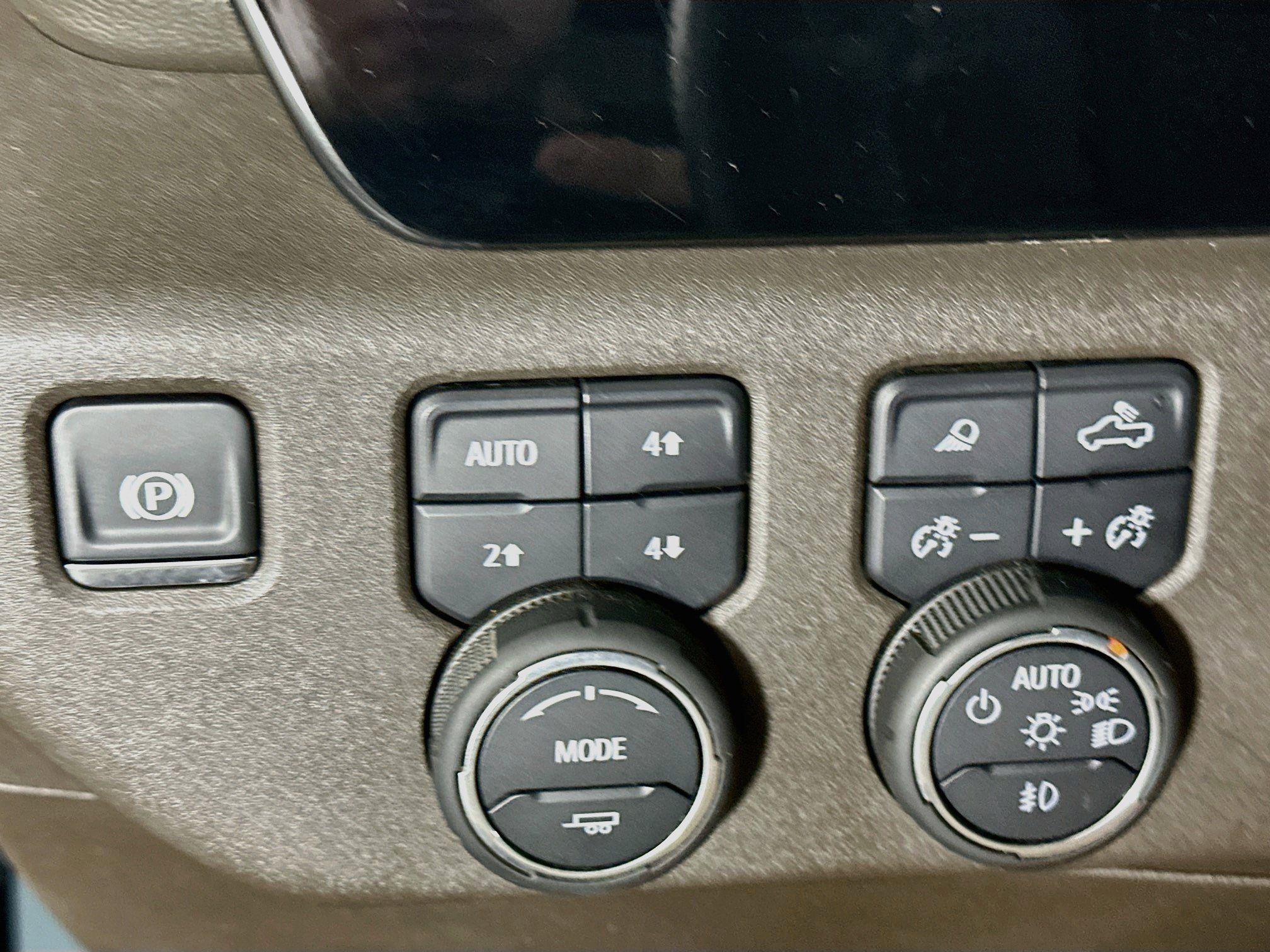 Used 2025 Chevrolet Silverado 1500 LTZ AWD/4WD image 17