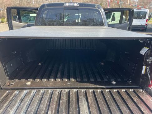Used 2018 Toyota Tacoma SR5 AWD/4WD image 24