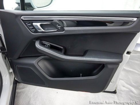 Used 2017 Porsche Macan S AWD/4WD image 29