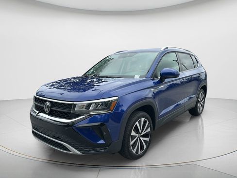 Used 2024 Volkswagen Taos SE image 1