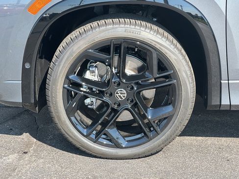 New 2025 Volkswagen Tiguan SE R-Line image 6