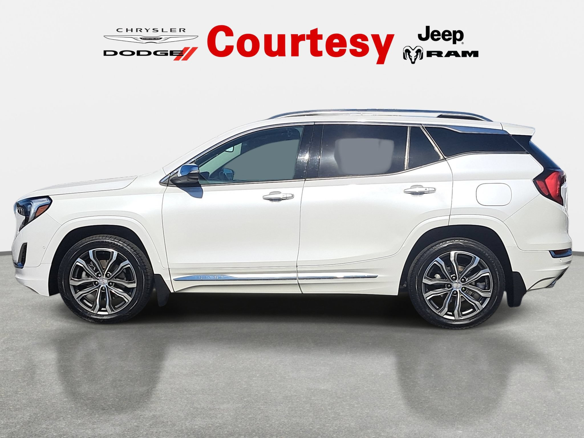 Used 2020 GMC Terrain Denali w/ Denali Premium Package AWD/4WD image 6