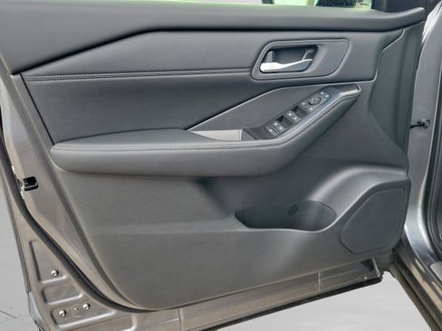 New 2026 Nissan Rogue SV image 31