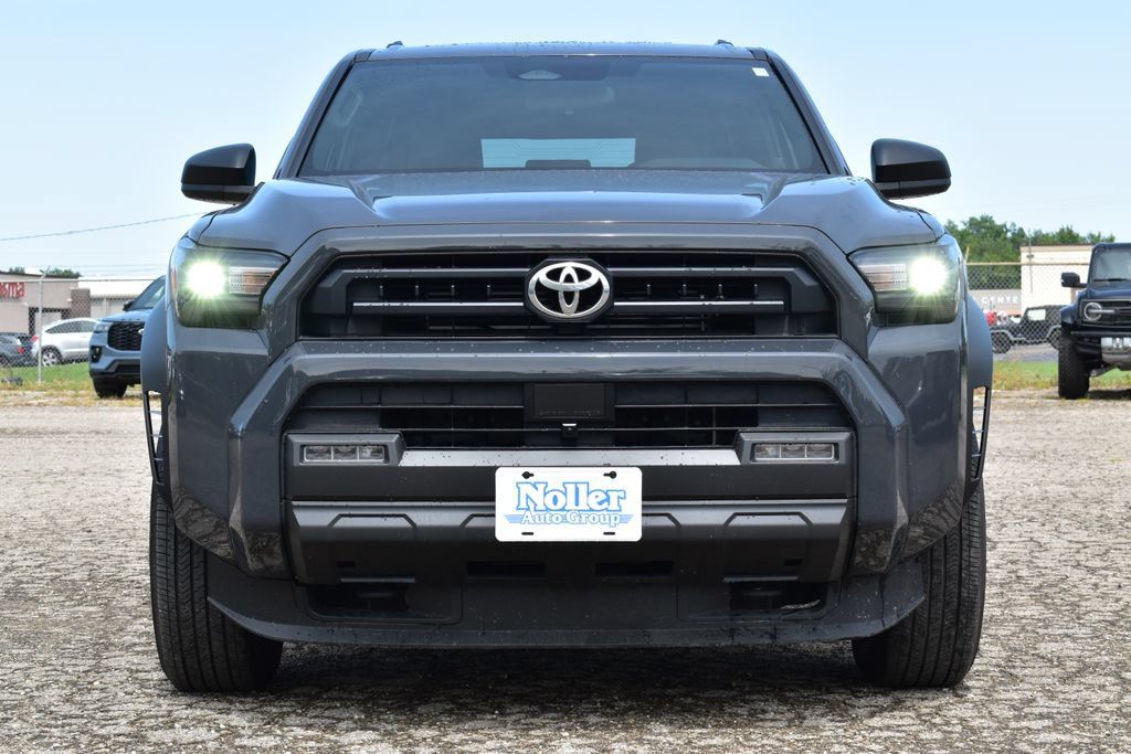 Used 2025 Toyota 4Runner SR5 AWD/4WD image 2