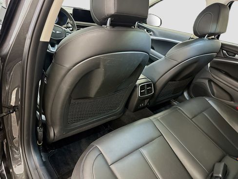 Used 2025 Genesis G70 2.5T image 28