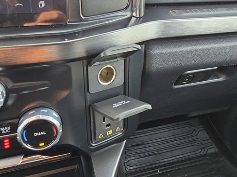 Used 2023 Ford F250 Lariat w/ Chrome Package image 25