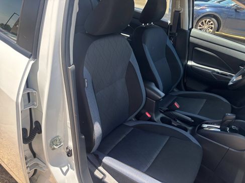 Used 2025 Nissan Versa SV FWD image 34