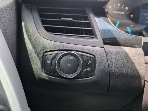 Used 2014 Ford Edge SE AWD/4WD image 16