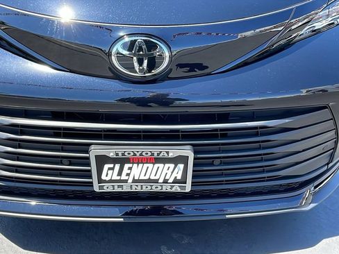 New 2026 Toyota Sienna XLE Woodland Edition AWD/4WD image 9