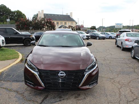 Used 2024 Nissan Altima 2.5 SV FWD image 7