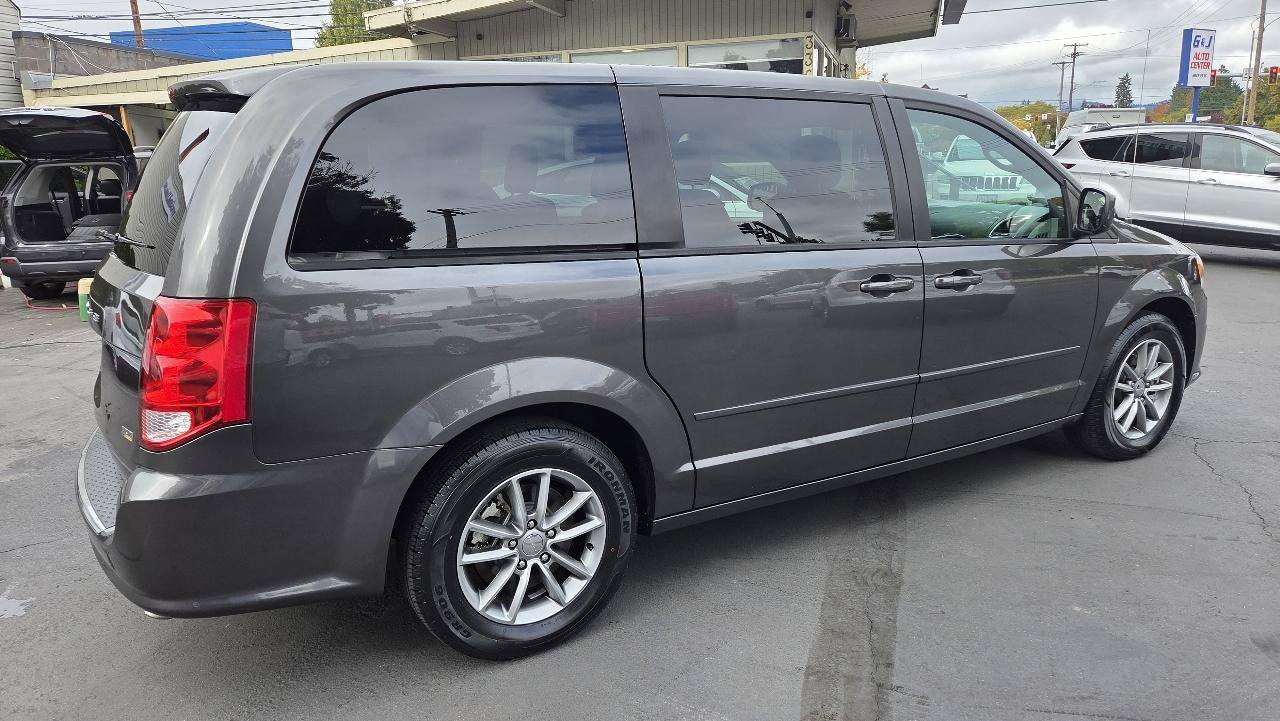 Used 2016 Dodge Grand Caravan SE FWD image 7