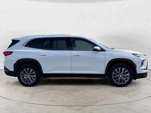 Used 2025 Buick Enclave Preferred AWD/4WD image 4