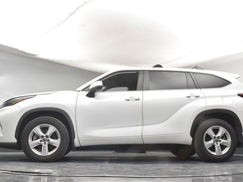 Used 2023 Toyota Highlander L image 33