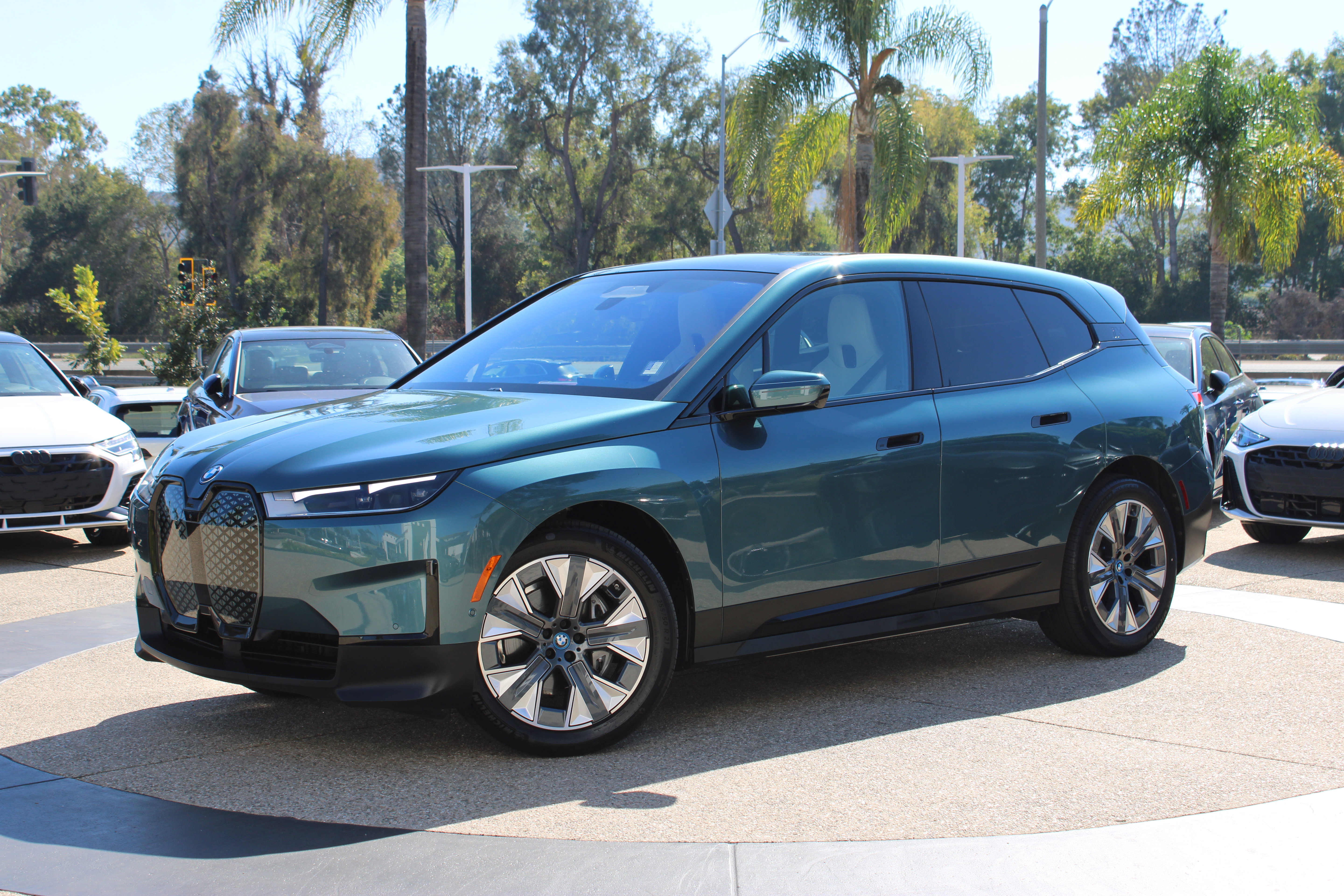 Used 2024 BMW iX xDrive50 AWD/4WD image 1