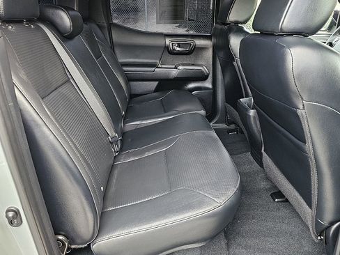 Used 2022 Toyota Tacoma TRD Off-Road w/ TRD Premium Off Road Package AWD/4WD image 19