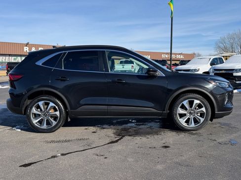 Used 2023 Ford Escape Platinum image 9