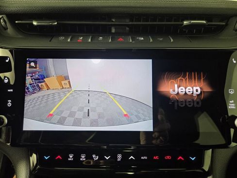 Used 2026 Jeep Grand Cherokee Altitude RWD image 13