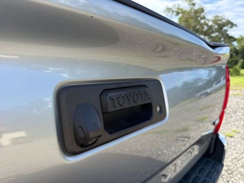 Used 2017 Toyota Tacoma SR5 w/ Tow Package RWD image 18