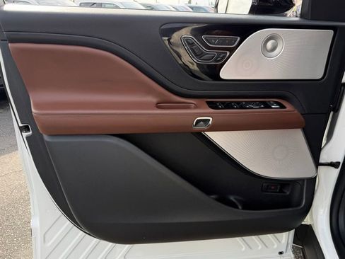Used 2025 Lincoln Aviator Reserve w/ Equipment Group 201A image 15