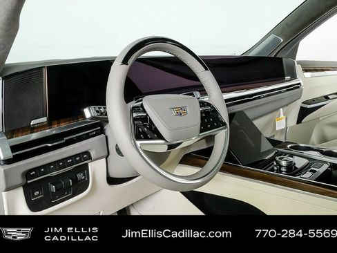 Used 2026 Cadillac Escalade Platinum Sport w/ LPO, ONYX Package image 4